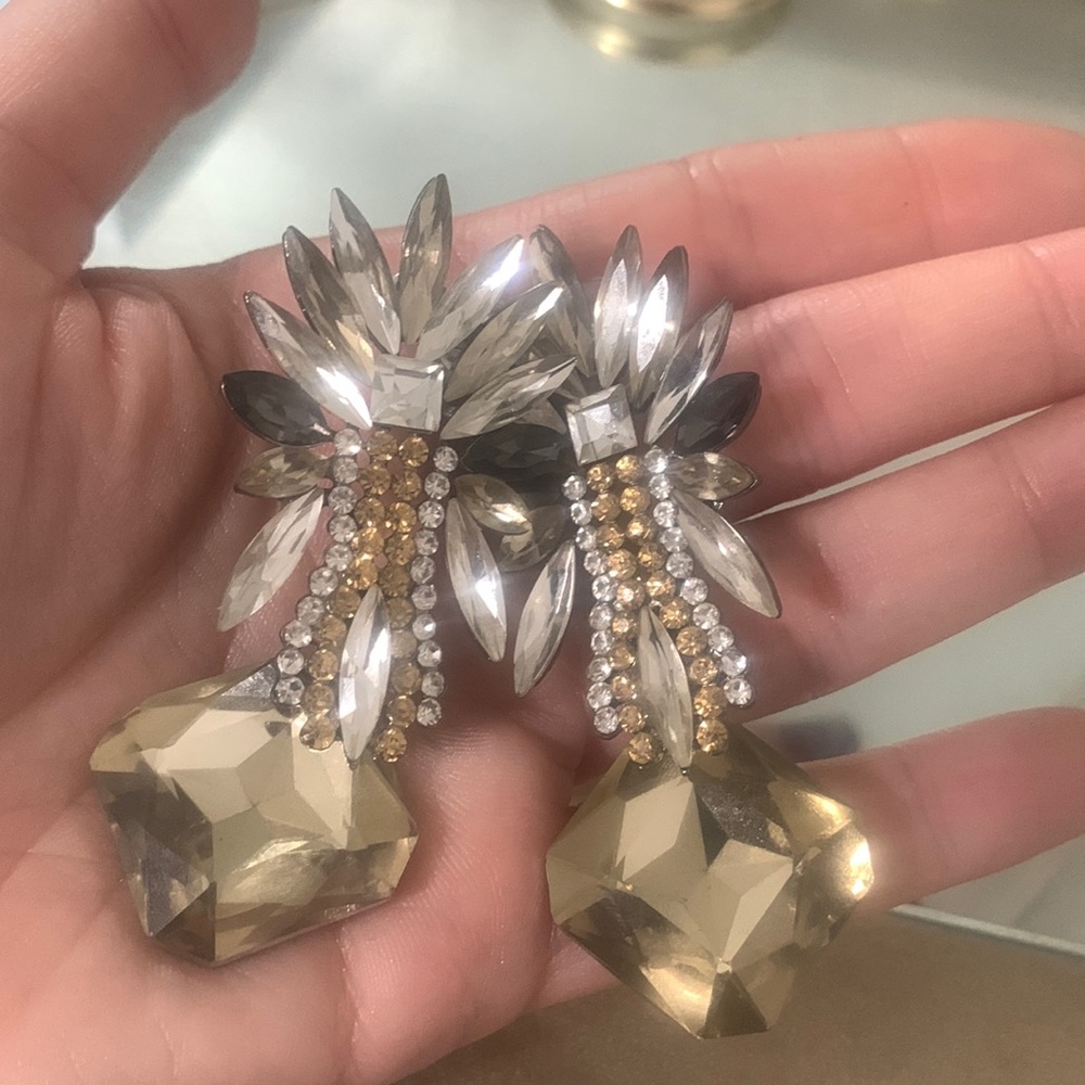 Beautiful pre-loved statement earrings!